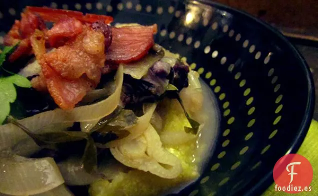 Puerros Estofados e Hinojo Con Tocino Y Polenta