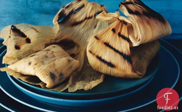 Tamales a la Parrilla con Poblanos y Maíz Fresco