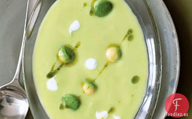 Sopa Fría de Aguacate y Maíz con Aceite de Cilantro