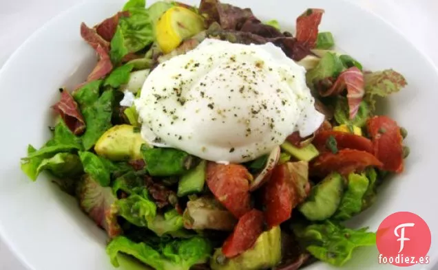 Ensalada De Verano Con Huevo Escalfado