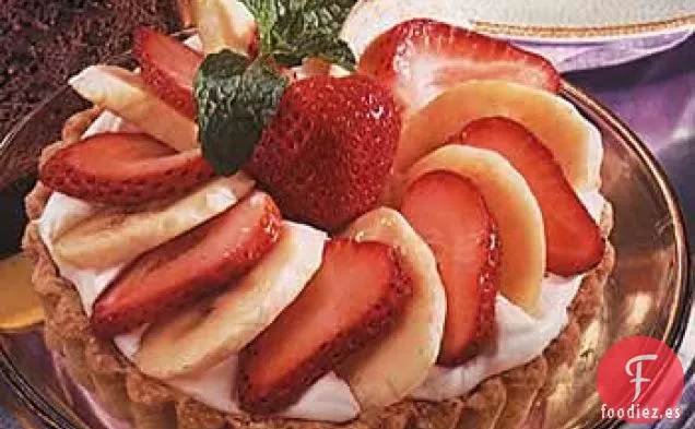 Tartaletas de Chocolate Blanco con Fresas y Plátanos