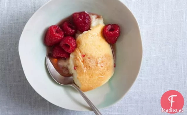 Pastel de Budín de Suero de Mantequilla con Frambuesas de Arce