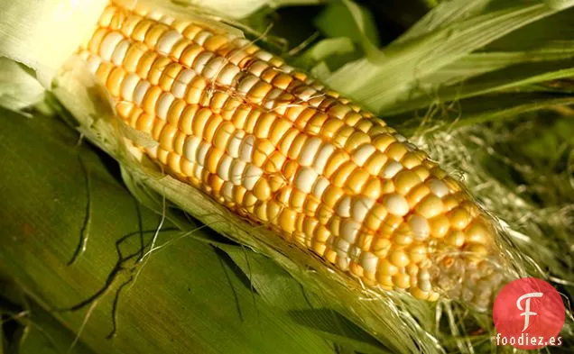 Maíz a la Parrilla con Mantequilla de Cilantro y Lima