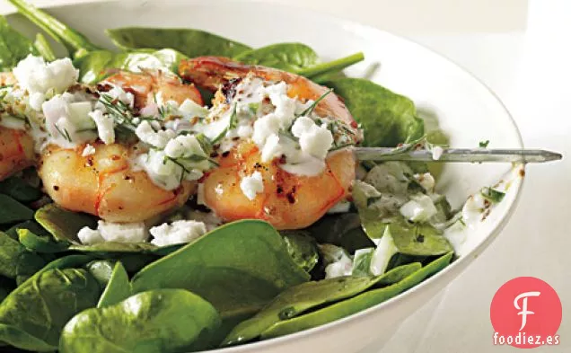 Brochetas de camarones con Tzatziki, Espinacas y queso Feta