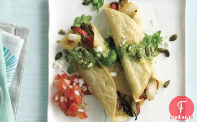 Enchiladas de Calabacín y Pimiento Rojo con Dos Salsas