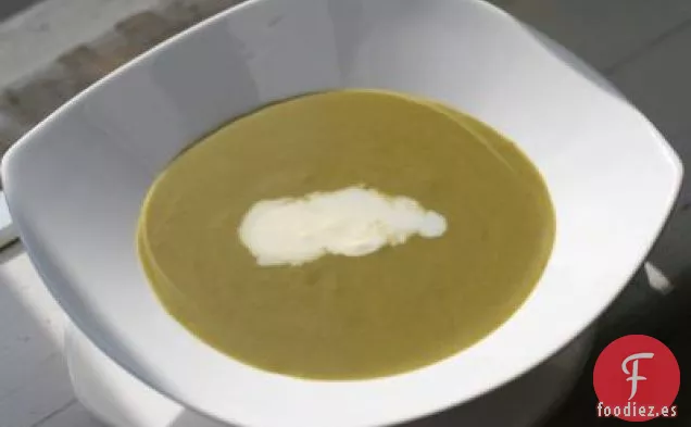 Sopa de Acedera al Estilo Francés