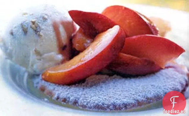 Helados de Harina de Maíz y Galletas con Fruta Caliente
