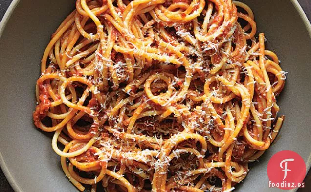 Bucatini con Salsa de Tomate Asada con Mantequilla