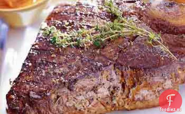 Filete de Cerdo a la Parrilla con Mantequilla de Pimentón y Parmesano