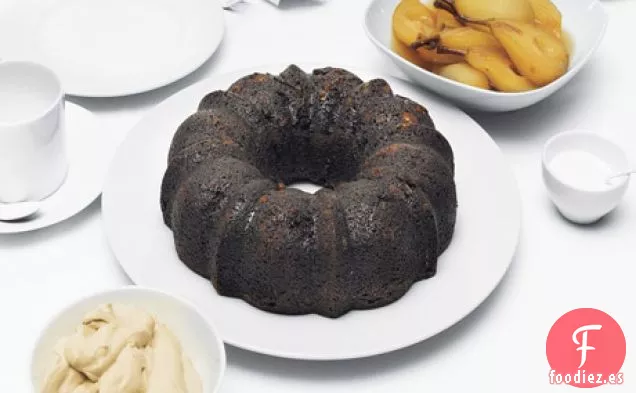 Pan de Jengibre de Chocolate y Café con Peras Escalfadas de Avellana