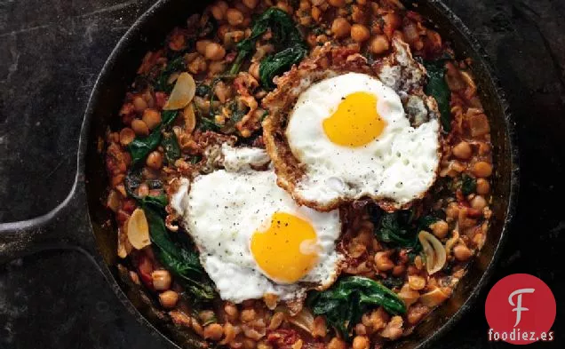 Espinacas Con Garbanzos Y Huevos Fritos