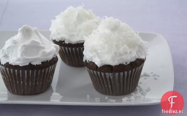 Cupcakes de Chocolate y Almendras con Glaseado de Coco Esponjoso