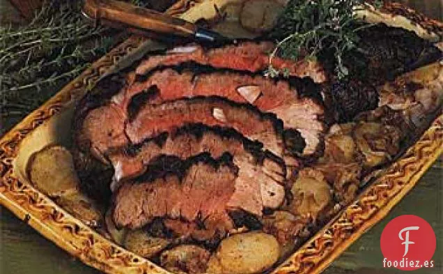 Pierna de Cordero Asada con Patatas y Cebollas