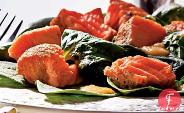 Ensalada de Salmón y Espinacas a la Parrilla con Aderezo de Melocotón