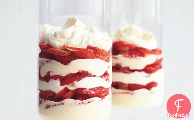 Parfaits de Mousse de Limón y Chocolate Blanco con Fresas