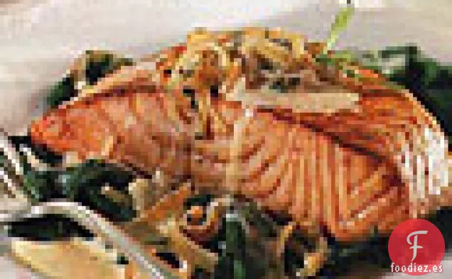 Salmón Chamuscado sobre Espinacas Bebé