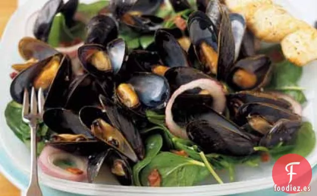 Ensalada de Espinacas con Mariscos y Tocino