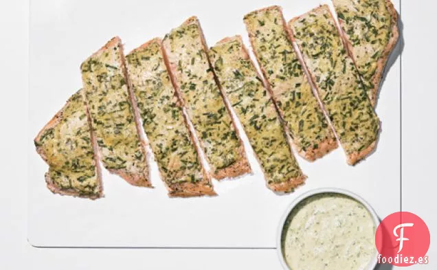 Lado Asado de Salmón con Mostaza, Estragón y Salsa de Cebollino