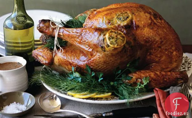 Pavo a Base de Hierbas y Limón con Salsa de Ajo y Limón