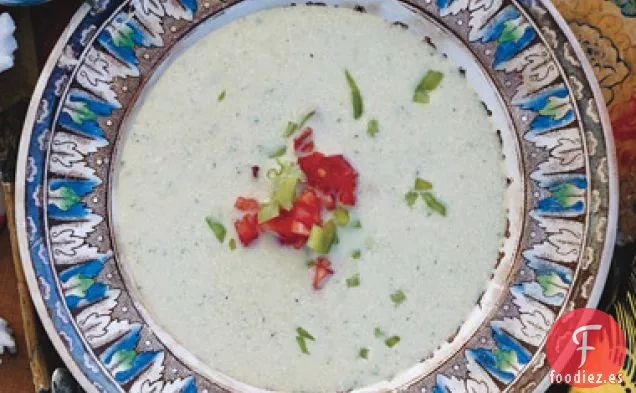 Sopa Fría de Pepino y Cubanelle con Anacardos y Cebollino
