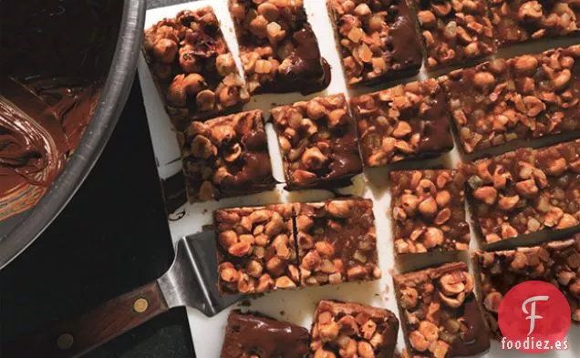 Cuadrados de Caramelo de Avellana Bañados en Chocolate