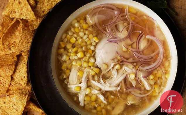 Sopa de Pollo y Maíz con Salsa de Menta y Chile