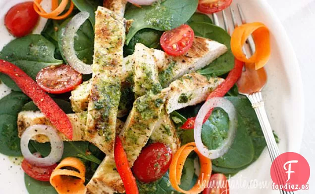 Jugosa Ensalada De Espinacas De Pollo A La Parrilla Con Vinagreta Balsámica
