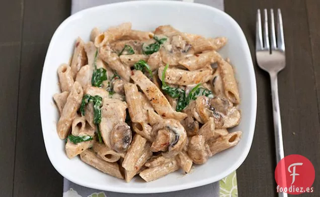 Pasta Cremosa De Pollo Con Champiñones Y Espinacas