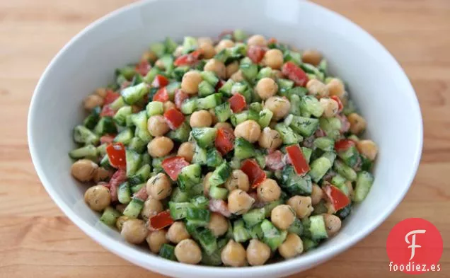 Ensalada Cremosa Israelí con Eneldo