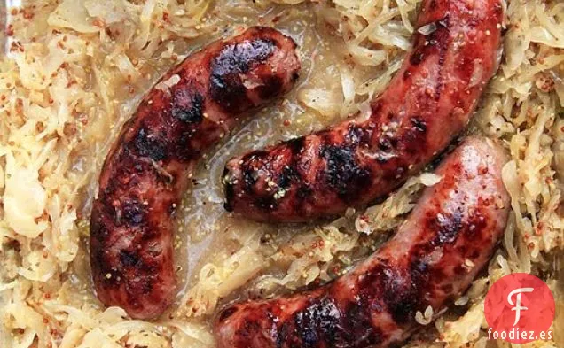 Salchicha a la parrilla con Cerveza, Mostaza y Chucrut