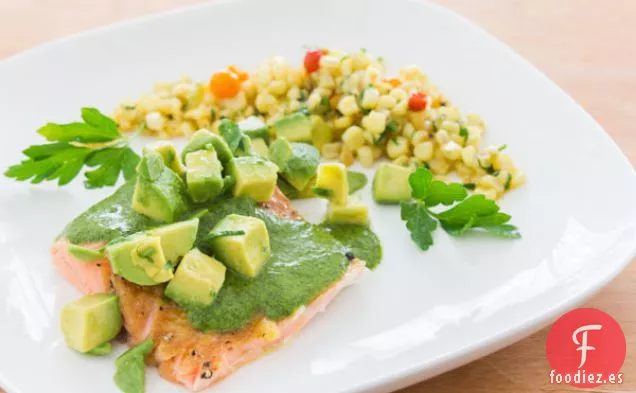 Salmón Escalfado con Salsa Verde