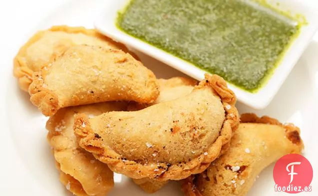 Empanadas de Patata Ahumada y Alcaparras con Salsa de Cilantro