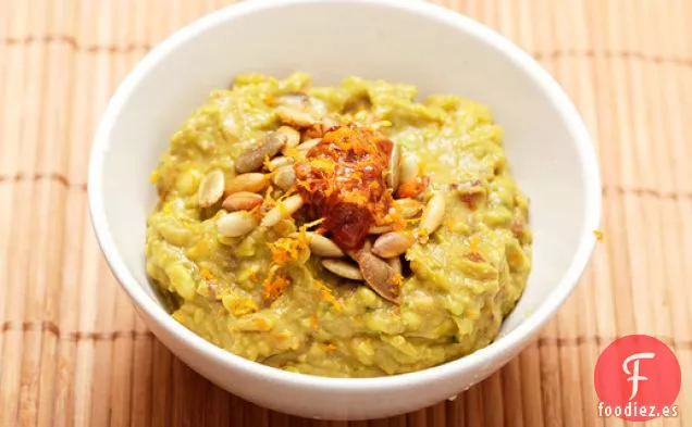 Guacamole de Naranja Chipotle con Semillas de Calabaza Tostadas