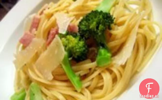 Carne Ligera: Espaguetis con Ajo, Brócoli y Jamón