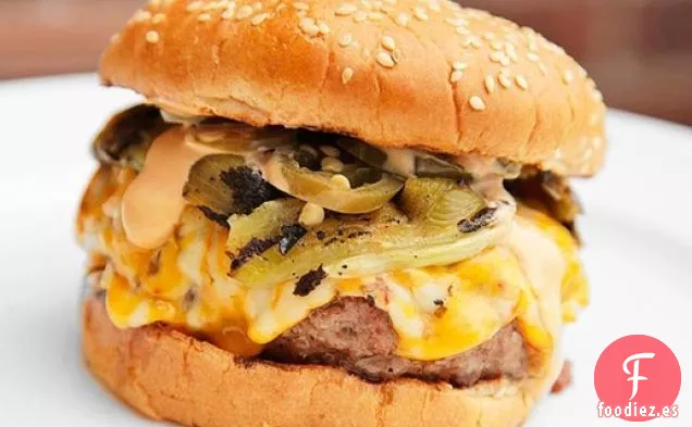 Hamburguesas Cuádruples con Queso y Chile