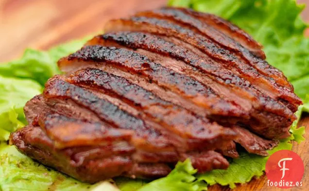 Asar a la Parrilla: Pechuga de Pato Frotada con Especias