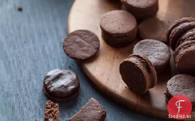 Galletas de Sándwich de Chocolate con Relleno de Crema de Chocolate (Sin Gluten, Sin Granos, Sin Nueces, Veganas, Paleo Amigables)