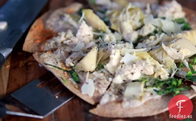 Pizza de Espinacas, Pollo y Alcachofas de Corteza Fina