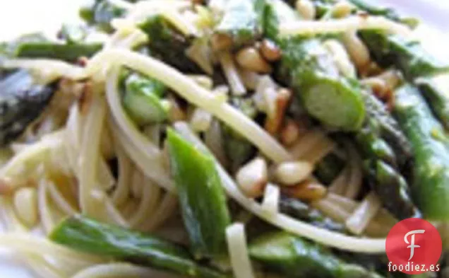 Cena de esta noche: Pasta con Espárragos, Limón y Piñones