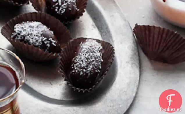 Dátiles Rellenos de Coco Cubiertos de Chocolate (Crudos, Veganos, Sin Gluten, Paleo)