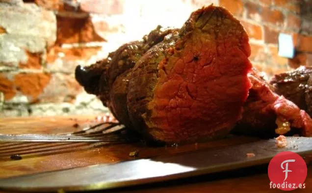 Cocina el Libro: Solomillo de Ternera Asado con Salsa de Mantequilla de Vino Tinto