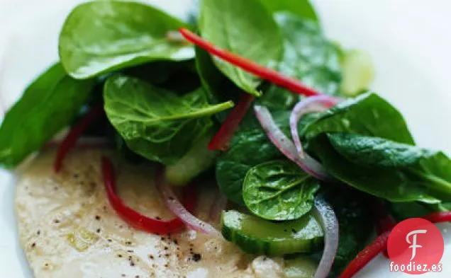 Pollo al Jengibre con Ensalada de Pepino y Espinacas
