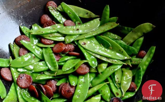 Guisantes Salteados con Salchicha China