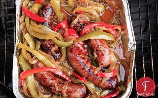 Salchicha Italiana a la Parrilla con Pimientos Agridulces y Cebollas