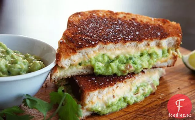 Queso a la Parrilla con Guacamole