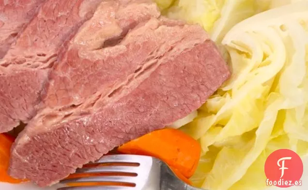 Carne de Res en Conserva, Papas, Repollo y Zanahorias para el Día de San Patricio