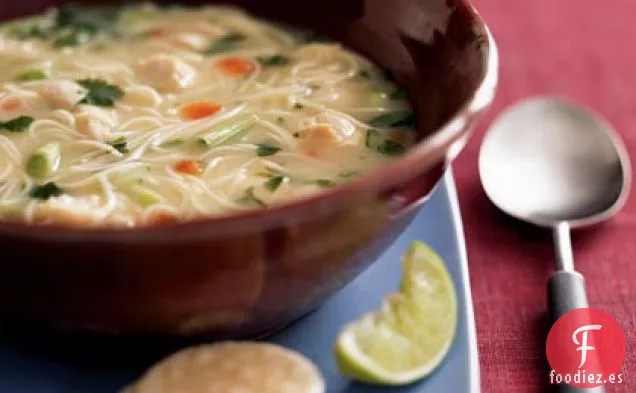 Sopa Asiática de Fideos con Pollo