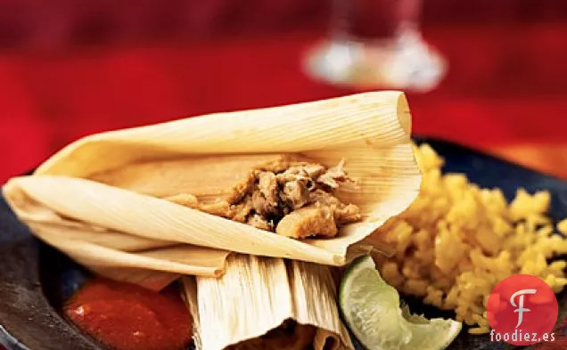 Tamales de Cerdo y Chile Ancho con Salsa Roja Mexicana