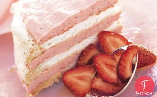 Torta de Vacherin Congelada con Crema de Ruibarbo y Fresas