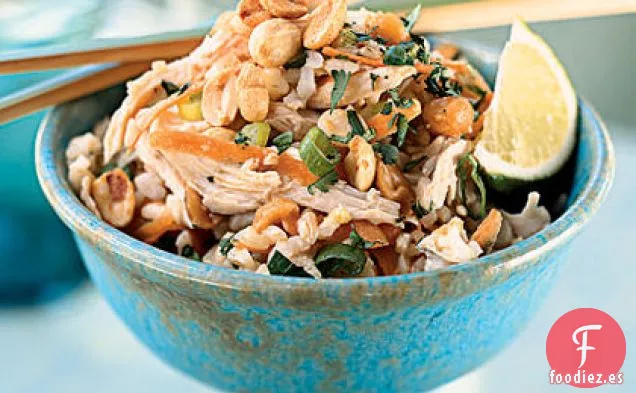 Ensalada de Arroz Integral con Sésamo con Pollo Rallado y Cacahuetes